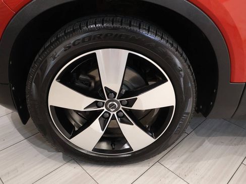 Used 2019 Volvo XC40 T4 Momentum FWD image 10