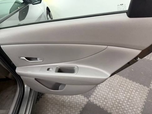Certified 2025 Hyundai Elantra SE FWD image 31