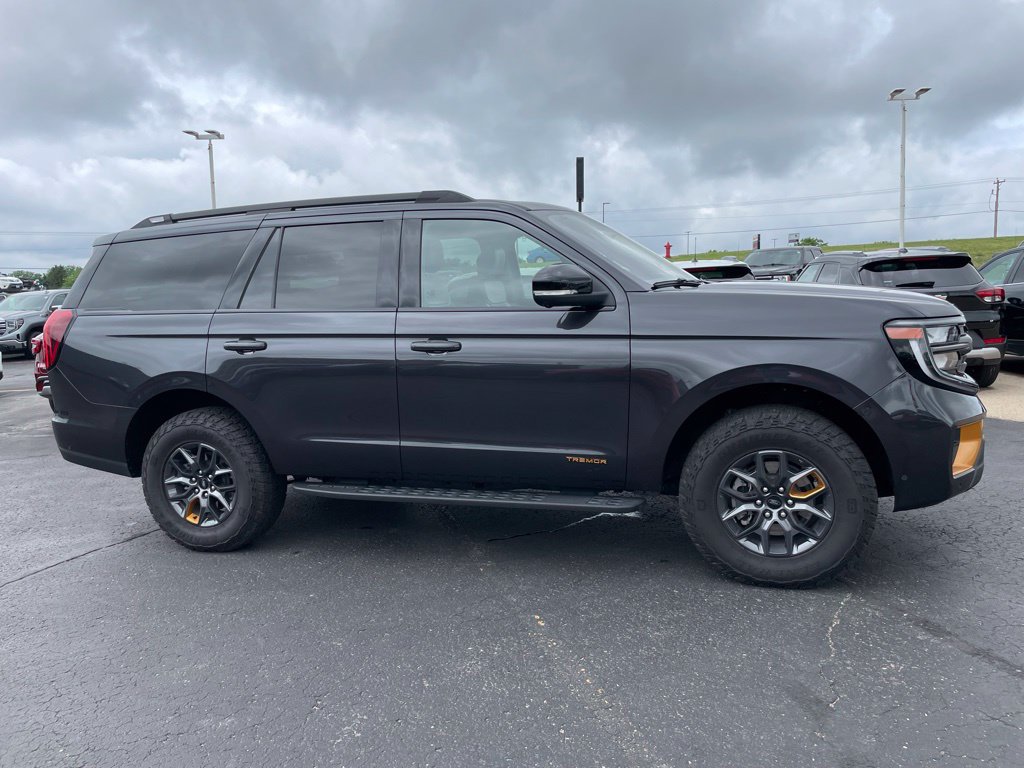 Used 2025 Ford Expedition Tremor AWD/4WD image 2