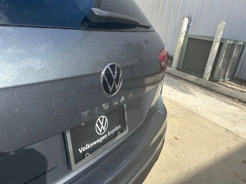 Used 2022 Volkswagen Tiguan SE image 32