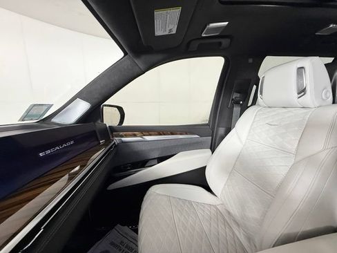 Used 2026 Cadillac Escalade Platinum Luxury AWD/4WD image 20