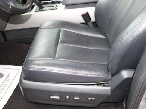 Used 2016 Ford Expedition XLT w/ Equipment Group 202A RWD image 17
