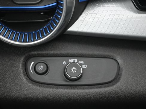 Used 2024 Chevrolet Trax LT FWD image 18