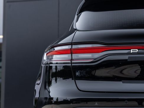 New 2026 Porsche Macan image 14