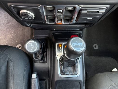 Used 2019 Jeep Wrangler Unlimited Sport S image 10