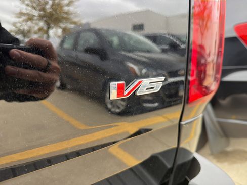 Used 2022 Chevrolet Colorado Z71 w/ Z71 Midnight Edition image 10