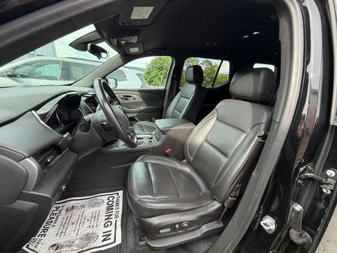 Used 2022 Chevrolet Traverse LT w/ LPO, Floor Liner Package AWD/4WD image 9