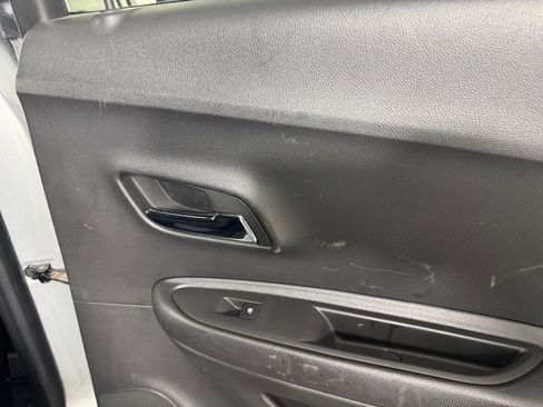 Used 2018 Chevrolet Trax LS image 33