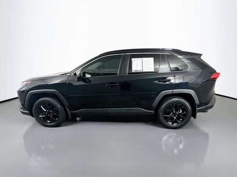 Used 2021 Toyota RAV4 LE FWD image 4