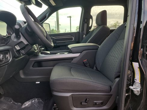 New 2026 RAM 2500 Big Horn AWD/4WD image 13