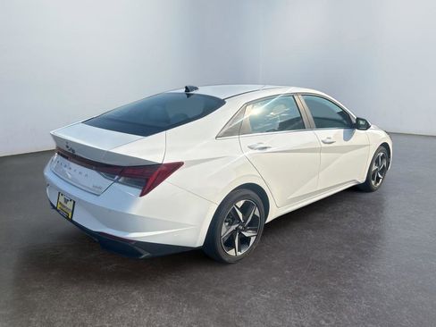 Used 2023 Hyundai Elantra Limited w/ Cargo Package image 5