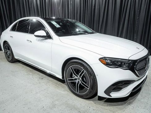 Used 2025 Mercedes-Benz E 350 4MATIC Sedan image 3