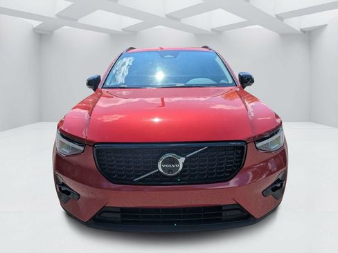 Used 2025 Volvo XC40 B5 Plus AWD/4WD image 7