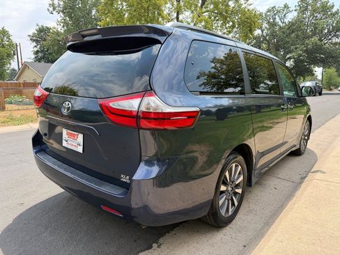 Used 2019 Toyota Sienna XLE w/ XLE Navigation Package AWD/4WD image 5
