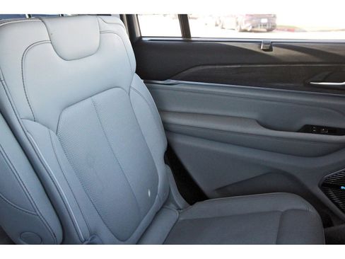 Used 2021 Jeep Grand Cherokee L Overland w/ Luxury Tech Group IV image 15