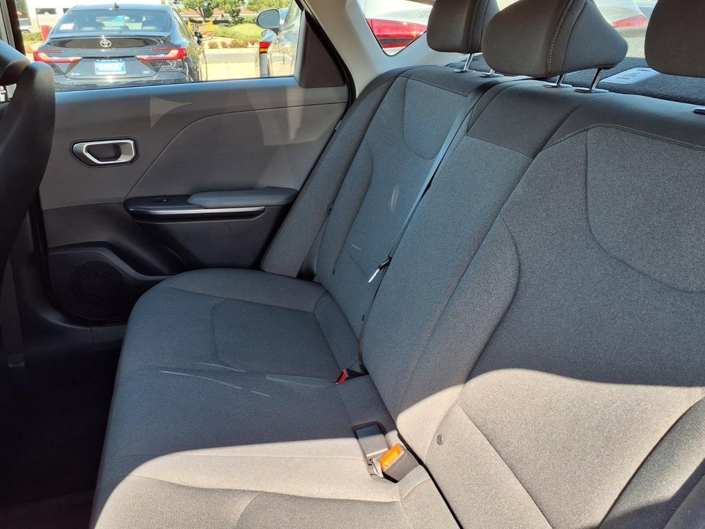 Used 2025 Kia K4 FWD image 9