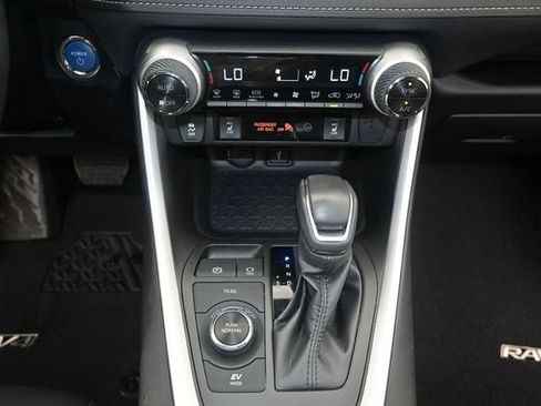 Used 2022 Toyota RAV4 XLE Premium AWD/4WD image 10