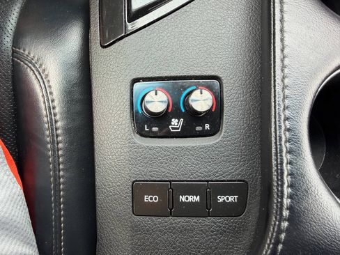 Used 2015 Toyota Avalon Limited FWD image 28
