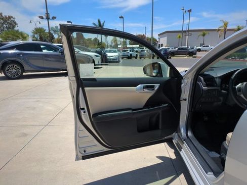Used 2011 Lexus CT 200h Premium FWD image 13
