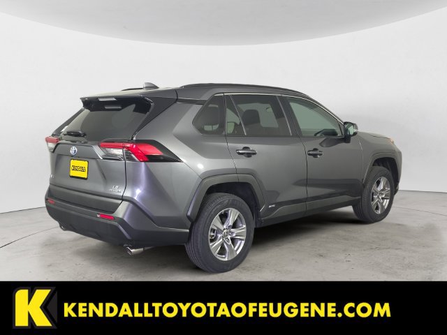 Used 2022 Toyota RAV4 LE AWD/4WD image 5