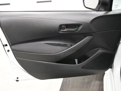 Used 2022 Toyota Corolla LE FWD image 14
