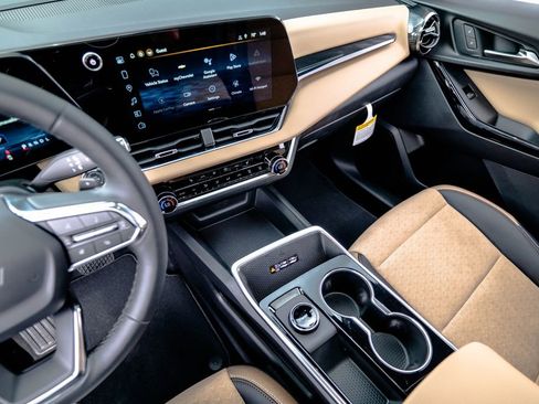New 2026 Chevrolet Equinox ACTIV AWD/4WD image 24