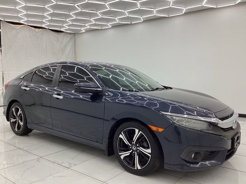 Used 2017 Honda Civic Touring image 7
