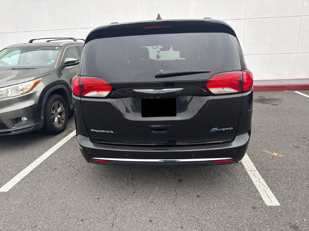 Used 2019 Chrysler Pacifica Limited w/ Advanced Safetytec Group FWD image 4
