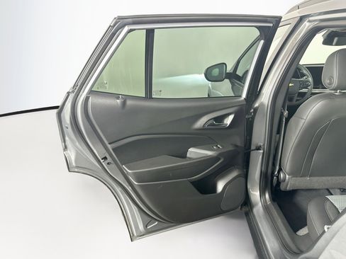Used 2025 Chevrolet Trax LT FWD image 24