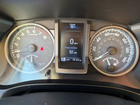 Used 2019 Toyota Tacoma TRD Sport w/ Technology Package AWD/4WD image 18