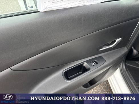 Certified 2023 Hyundai Elantra SEL FWD image 11