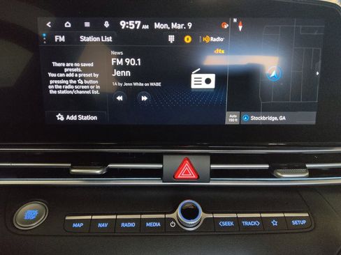 Used 2025 Hyundai Elantra SEL image 25