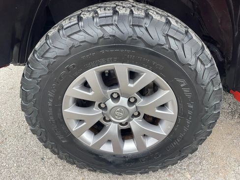 Used 2018 Toyota Tacoma 2WD Double Cab image 17