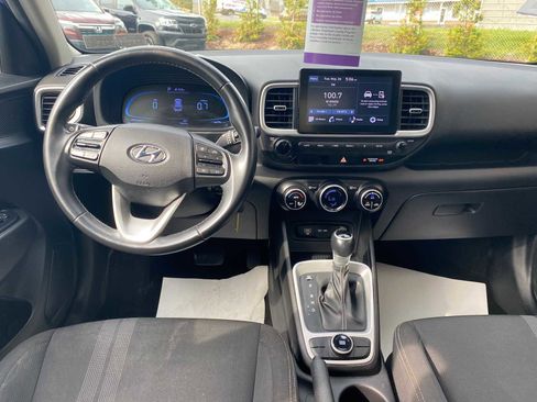 Used 2023 Hyundai Venue SEL FWD image 8