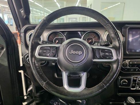 Used 2019 Jeep Wrangler Unlimited Sahara AWD/4WD image 11