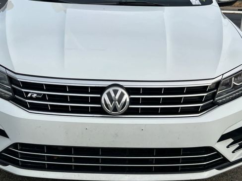 Used 2017 Volkswagen Passat 1.8T R-Line w/ R-Line Lighting Package image 9