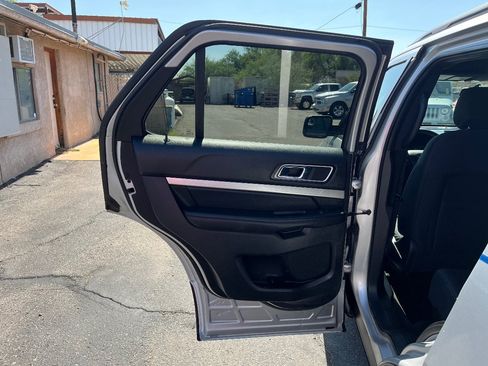 Used 2016 Ford Explorer XLT AWD/4WD image 30