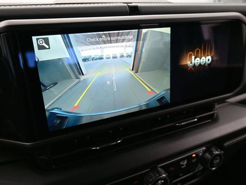 Used 2024 Jeep Gladiator Sport w/ Premium Package image 21