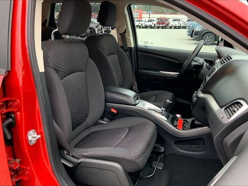 Used 2018 Dodge Journey SE image 8