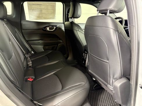 New 2026 Jeep Compass Latitude w/ Sun and Sound Group AWD/4WD image 17