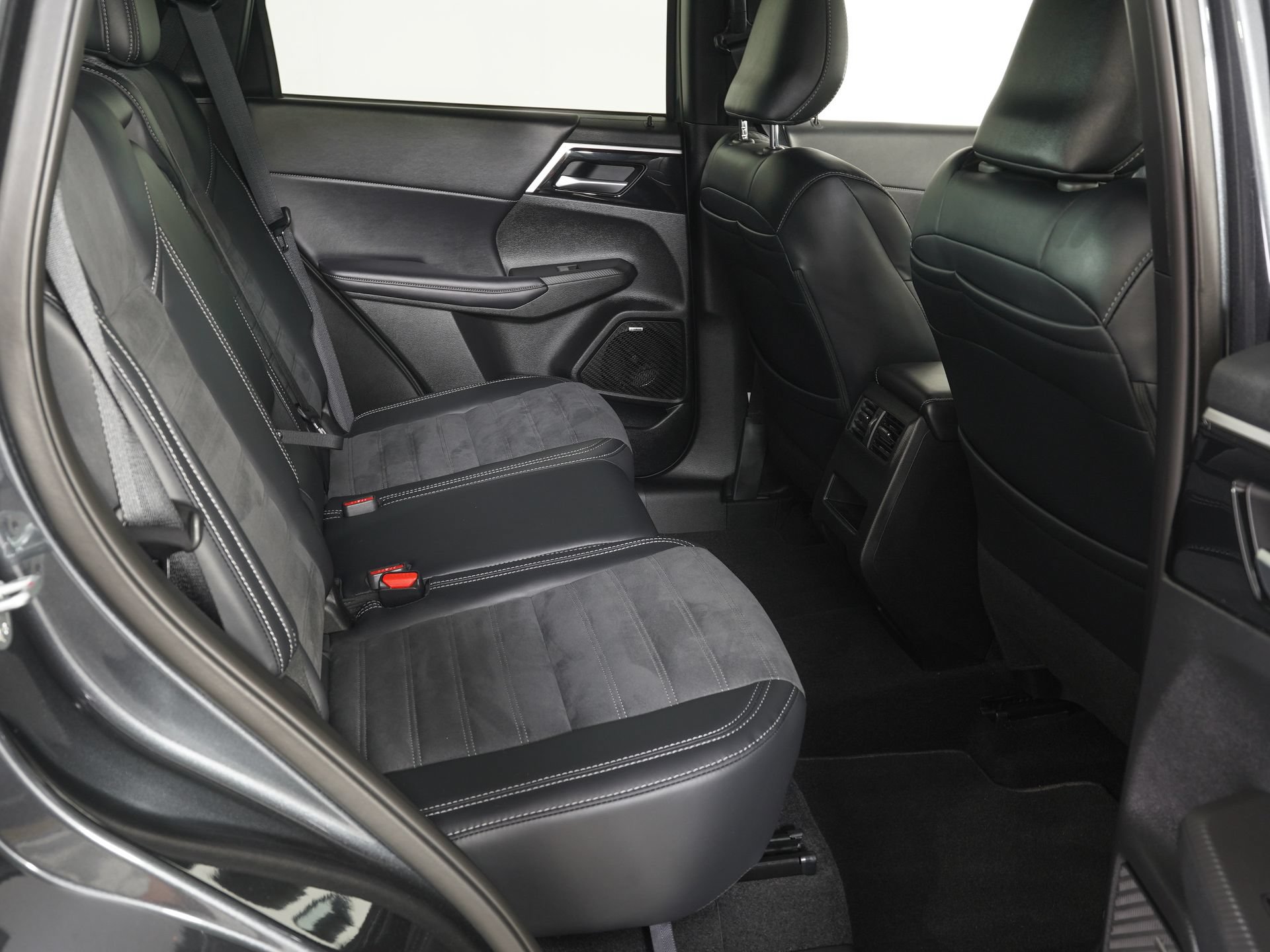 Used 2026 Mitsubishi Outlander LE AWD/4WD image 10