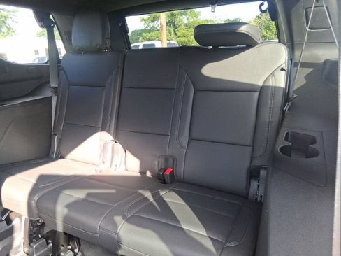 Used 2023 Chevrolet Tahoe Z71 w/ Luxury Package AWD/4WD image 18