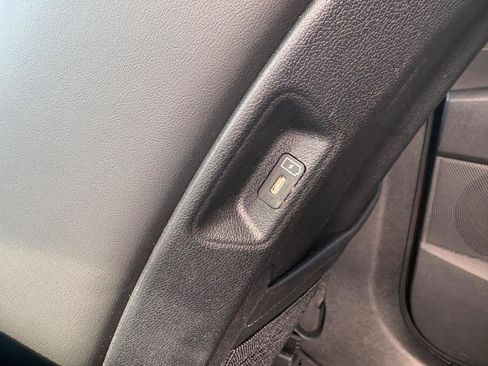 Used 2025 Kia Sorento S w/ Panoramic Sunroof Package FWD image 24