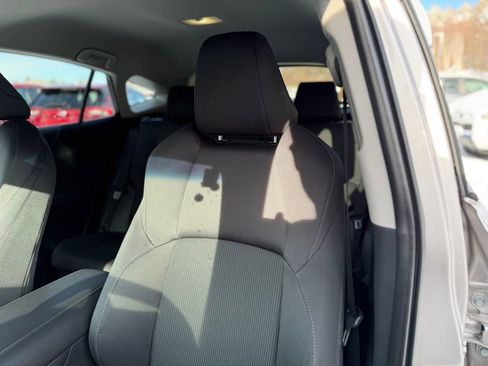 Used 2023 Toyota Venza LE image 10