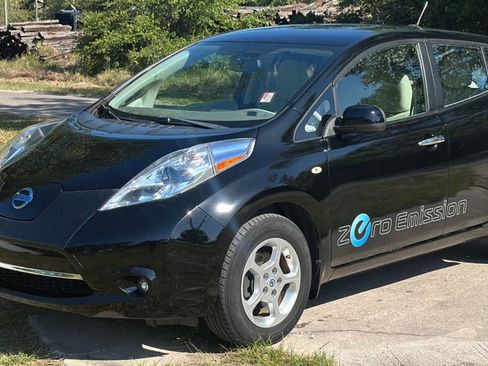 Used 2011 Nissan Leaf SL image 3