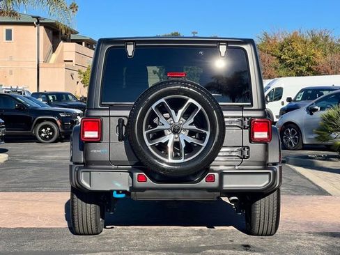 Used 2024 Jeep Wrangler Unlimited image 13