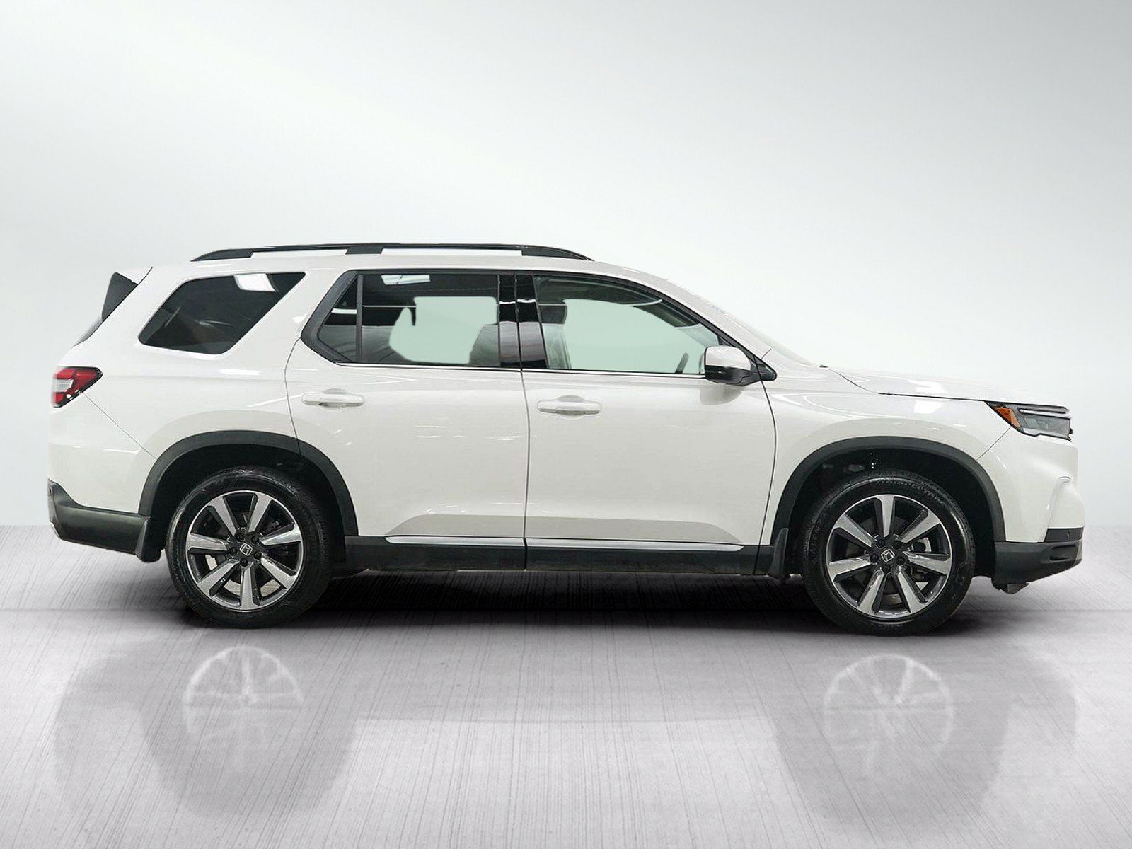 Used 2025 Honda Pilot Touring image 6