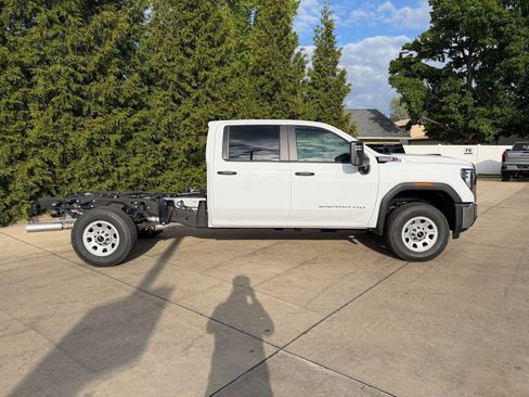 New 2026 GMC Sierra 3500 Pro w/ Convenience Package AWD/4WD image 32