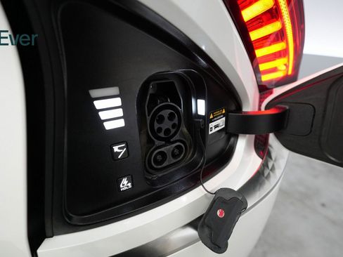 Used 2024 Kia EV6 Wind image 24