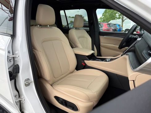Used 2024 Jeep Grand Cherokee Limited w/ Luxury Tech Group II AWD/4WD image 46